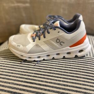 On Cloud women’s size 9 shoes